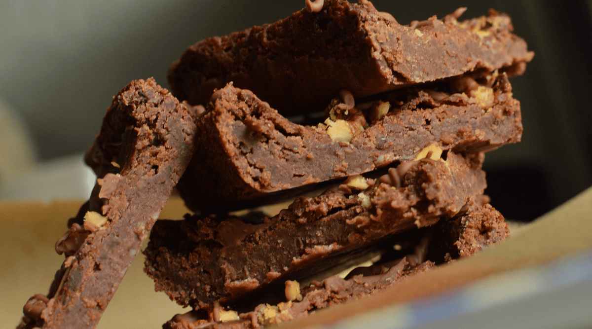 Brownies veganos fudgy de frijoles negros