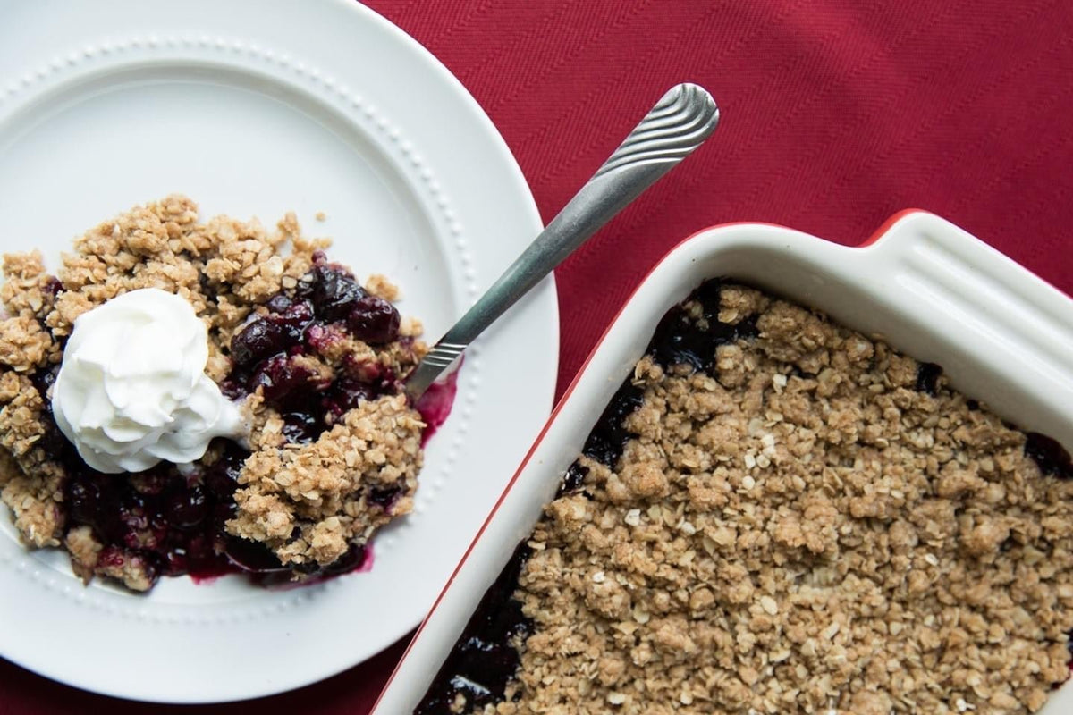 Crujiente de arándanos vegano delicioso