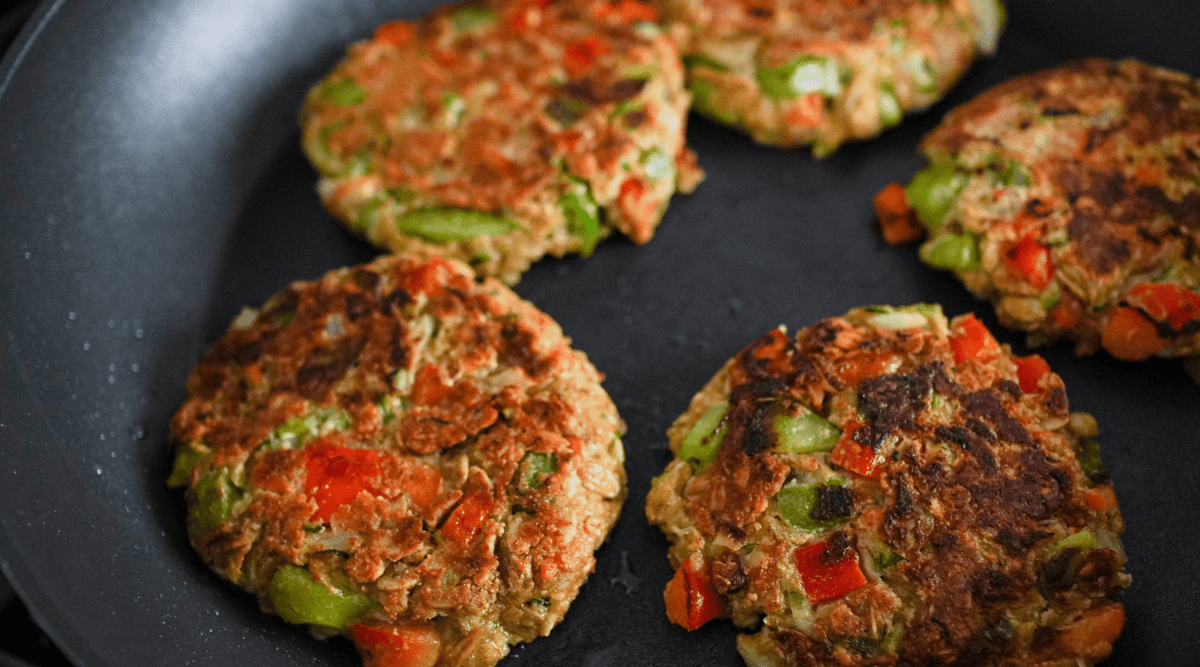 Tortitas de avena con frutos secos y semillas y un delicioso pesto