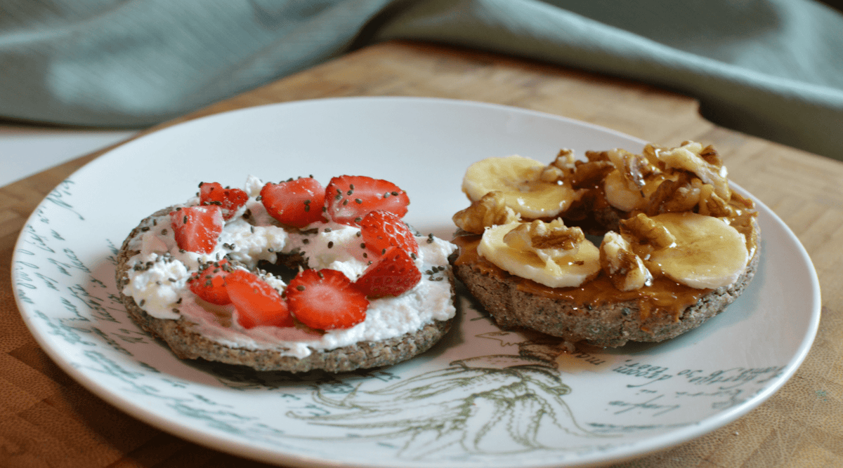 Bagels sin gluten saludables hechos con quinoa