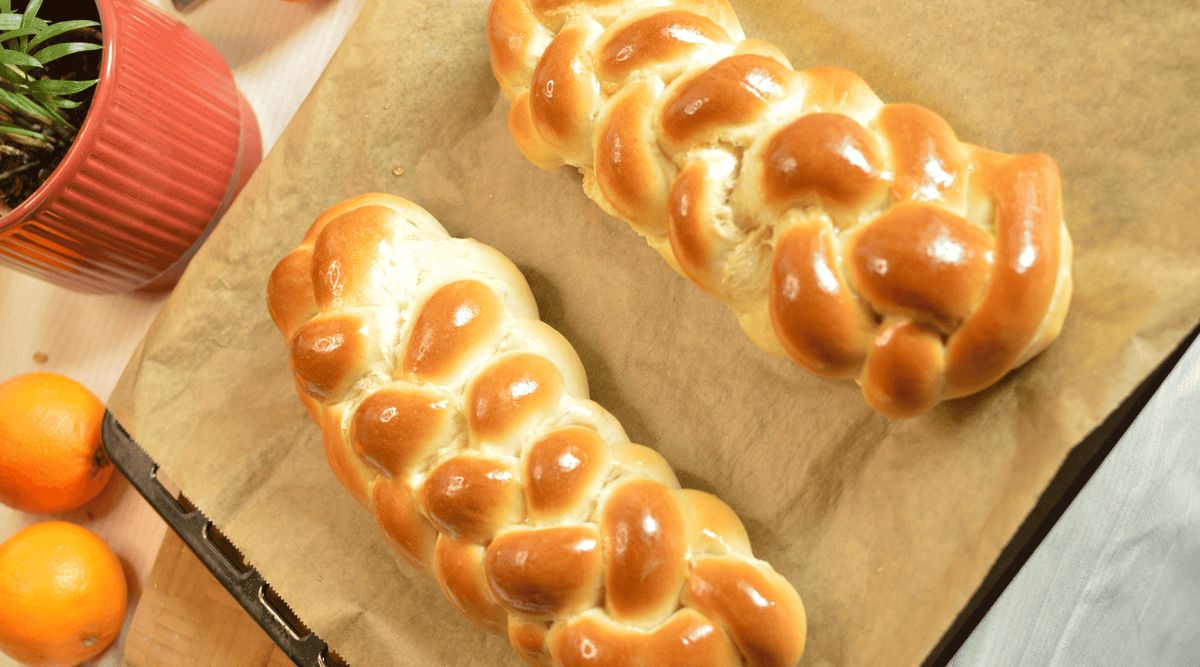 Un Pan de Pascua Vegano con Toques de Naranja y Canela